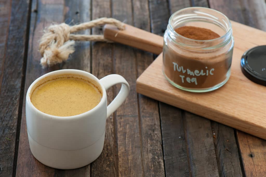 Detox drink - thé au curcuma et gingembre