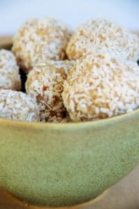 Energy balls vegan aux amandes, oranges sanguines et noix de coco (recette facile et rapide)