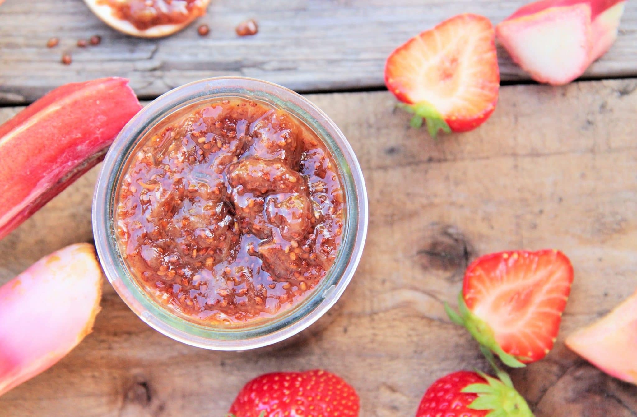 Découvrez ma délicieuse recette de confiture fraise - rhubarbe aux graines de chia