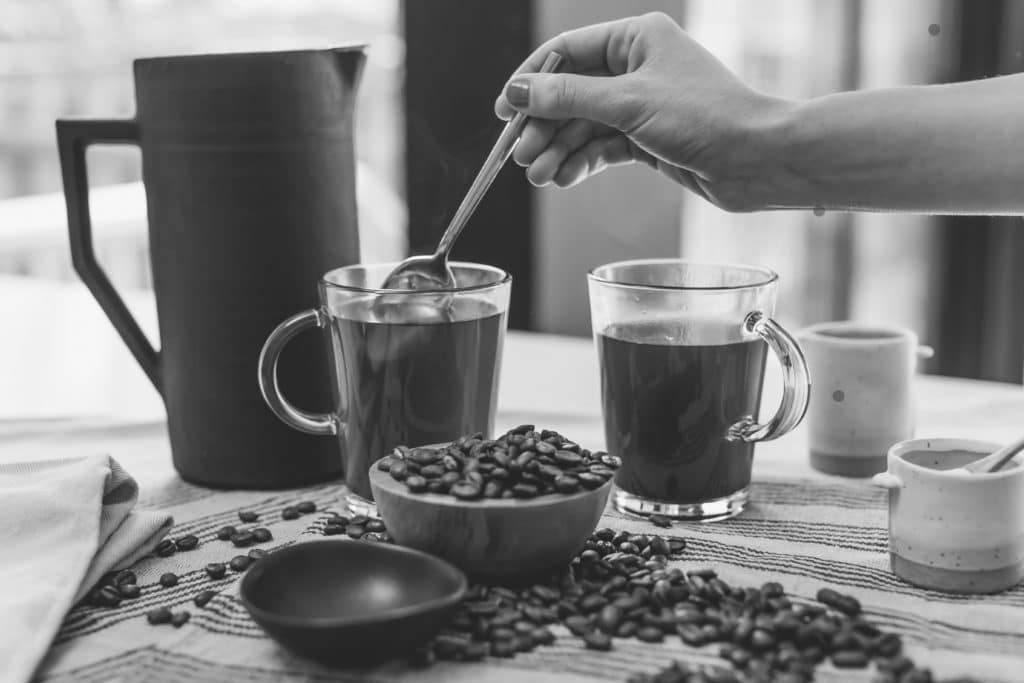 Quelles alternatives au café en capsules? Découvrez le café moulu ou en grain zéro déchet