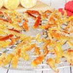 Orangettes: recette facile et rapide qui vous permettra de recycler désormais vos épluchures d’oranges et de citrons pour en faire de délicieuses friandises « maison ».