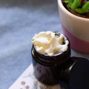Chantilly de karité vanillée (corps et cheveux): ma recette de crème ultra hydratante pour peaux sèches