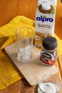 Tous les ingrédients pour la vraie recette du Dalgona Café Tous les ingrédients pour la vraie recette du Dalgona Café