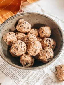 Recette d'energy balls faciles et rapides au beurre de cacahouète (peanut butter)