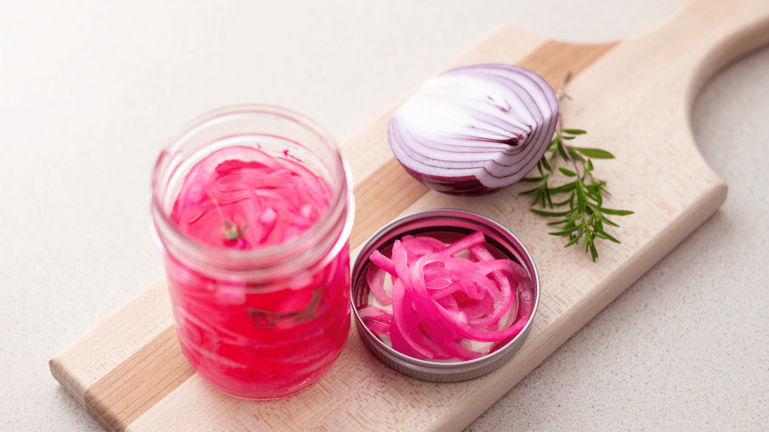 Pickles d'oignons rouges au vinaigre recette rapide & facile